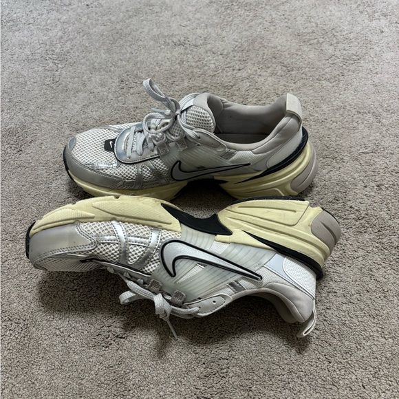 Nike V2K Run Casual Sneakers- Women’s 9 - Picture 3 of 6